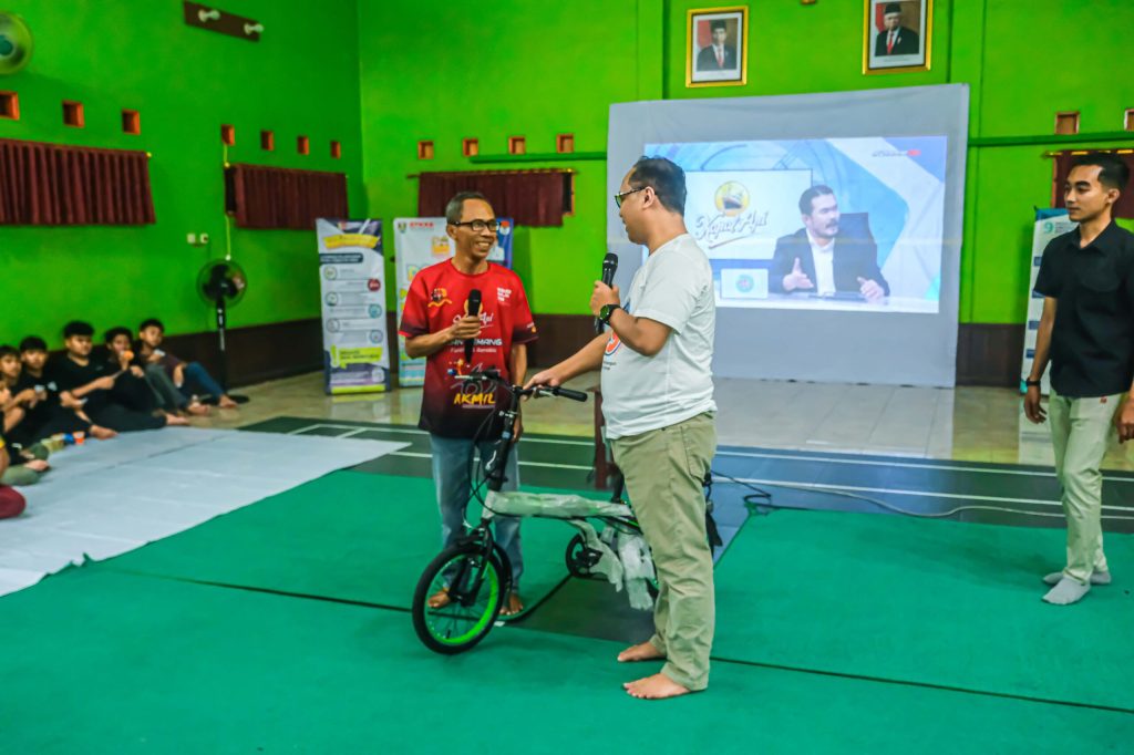 Keseruan Nobar Semifinal Piala Asia U-23, Wali Kota Magelang Bagi-bagi&nbsp;Sepeda