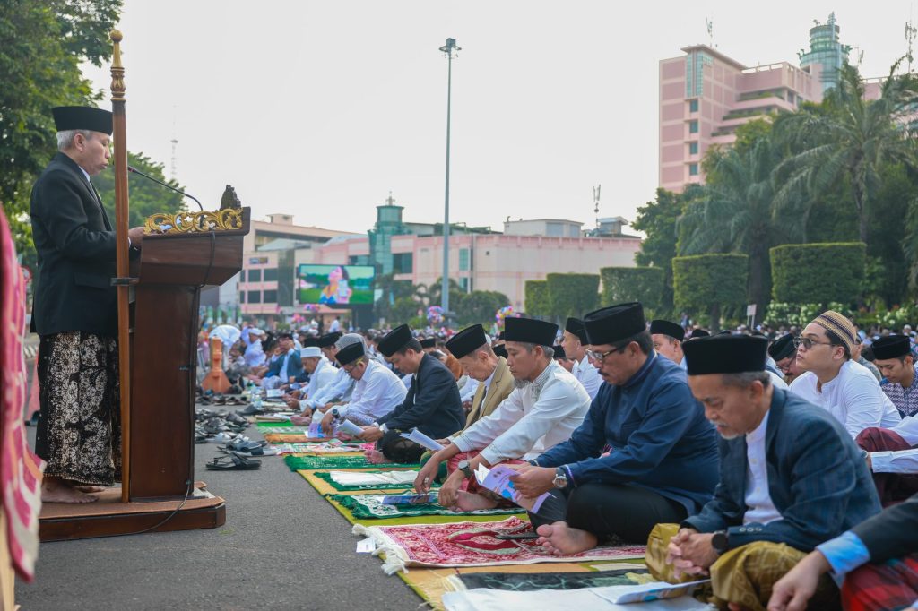 Laksanakan Salat Idulfitri di Semarang, PJ Gubernur Jateng: Mohon Maaf Apabila Ada&nbsp;Kesalahan