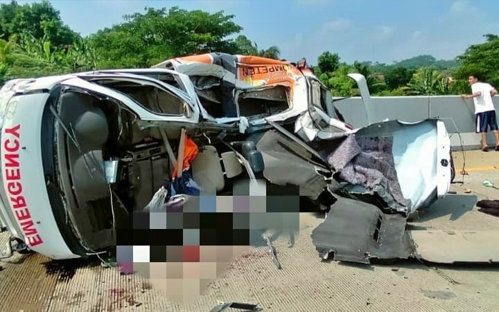 Pulang Antar Jenazah, Mobil Ambulans Asal Klaten Kecelakaan di Tol&nbsp;Batang