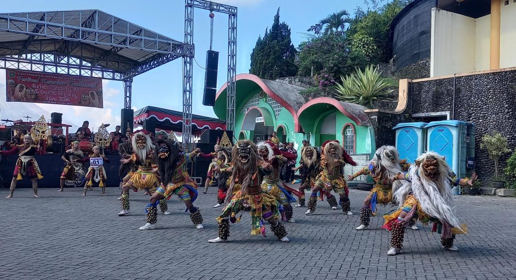 Upaya Lestarikan Warisan Budaya, Disdikbud Magelang Gelar Festival Kesenian Tradisional Gedrug di Ketep&nbsp;Pass