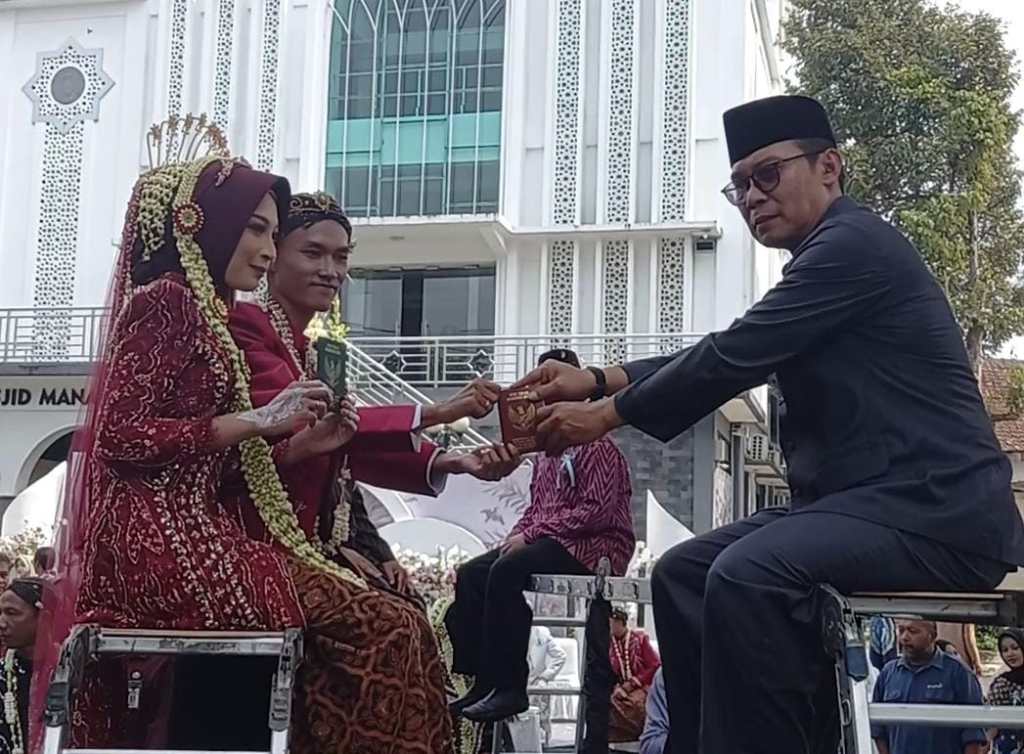 Selamat! 12 Pasang Pengantin Ikuti Nikah Bareng di Universitas Muhammadiyah&nbsp;Magelang