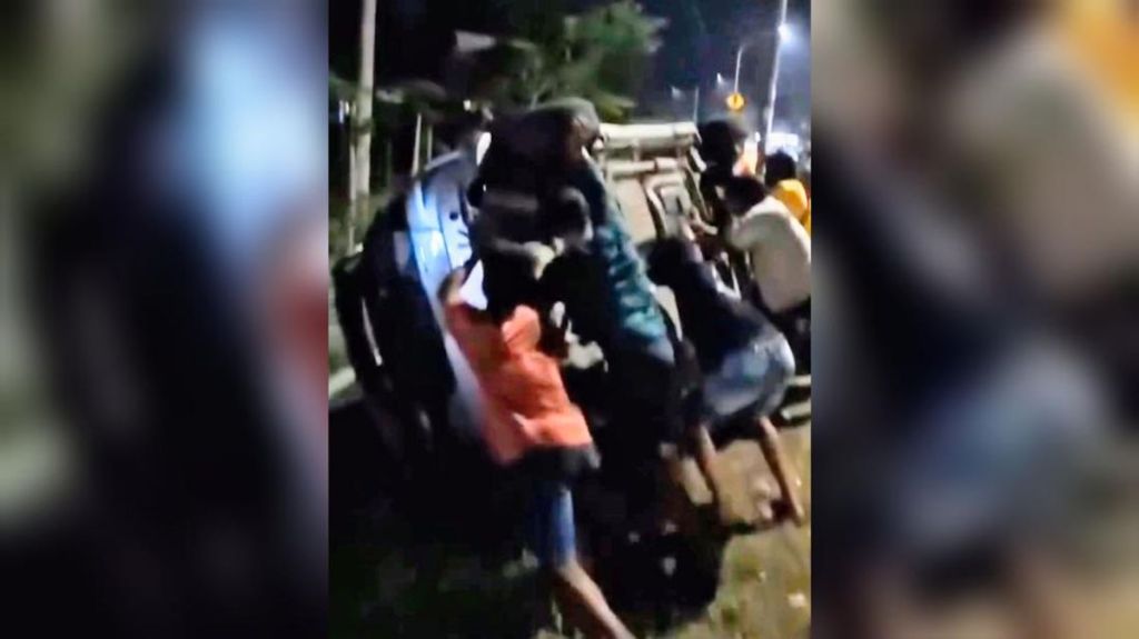 Mobil Honda Jazz Dirusak Sekelompok Warga di Kebumen, Kejadian Bermula dari Kecelakaan Lalu&nbsp;Lintas